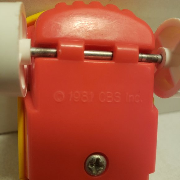 1981 CBS INC. YELLOW and RED CAR WHITE WHEELS - SESAME STREET TOY - TRUE VINTAGE - Picture 10 of 11